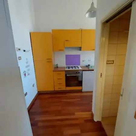 Second Floor No Elevator * 巴里